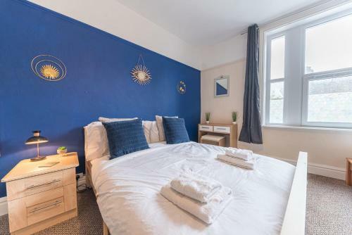 Central Location 5 Private Ensuite Bedrooms Great For Work Or Play