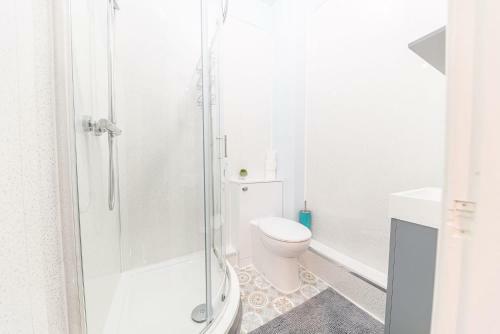 Central Location 5 Private Ensuite Bedrooms Great For Work Or Play