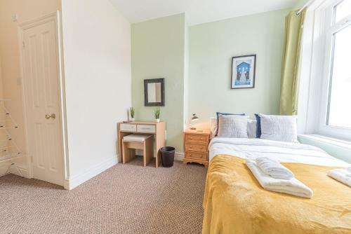 Central Location 5 Private Ensuite Bedrooms Great For Work Or Play