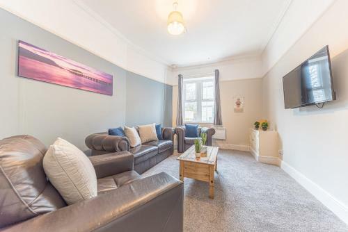 Central Location 5 Private Ensuite Bedrooms Great For Work Or Play