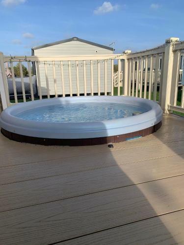Kingfisher Retreat - Luxury Hot Tub Break!