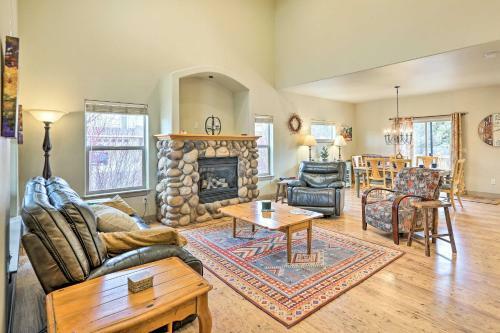 Family-friendly Bend Home With Hot Tub And Yard!