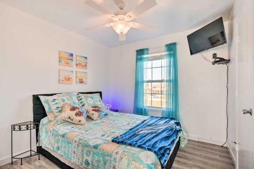 Surfside Escape With Deck About 1 Block To Beach!