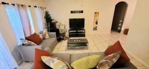 Elegant, Family-friendly, Cozy And Comfortable Home!
