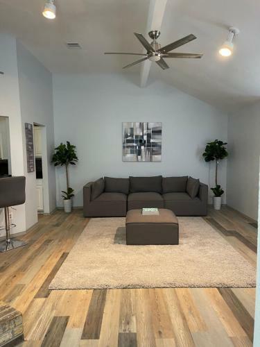 Villa Stylish 3br Home 12 Mins From Downtown Dallas!