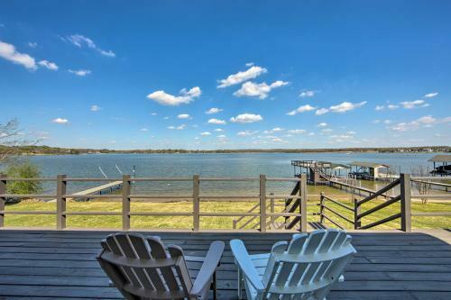 Modern Malakoff Escape With Panoramic Lake View