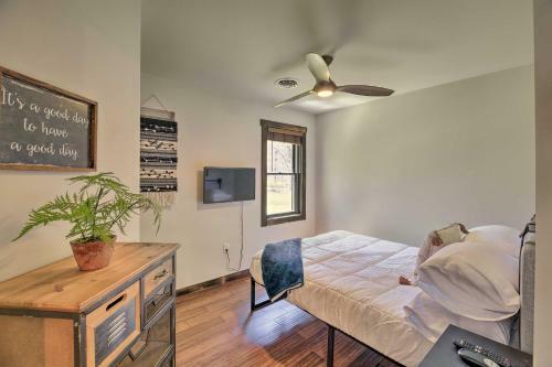 Cozy Damascus Cottage With Outdoor Amenities