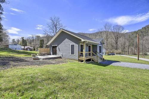 Cozy Damascus Cottage With Outdoor Amenities