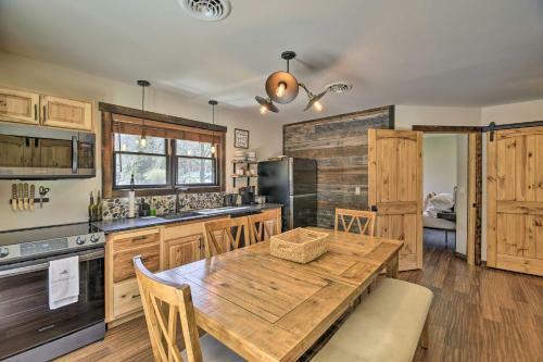 Cozy Damascus Cottage With Outdoor Amenities