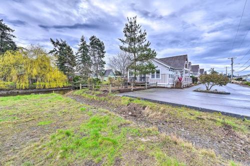 Charming Cottage With Deck Steps To Birch Bay!