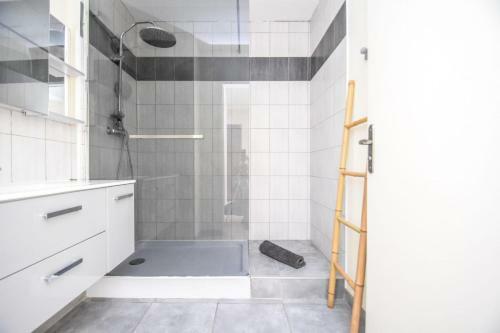 Apartamento T2 De 47m2 Au C?ur De St Servan Parking Couvert