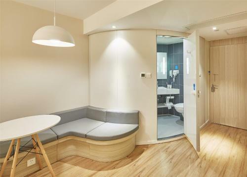 Hanting Hotel Chengdu East Railway Station