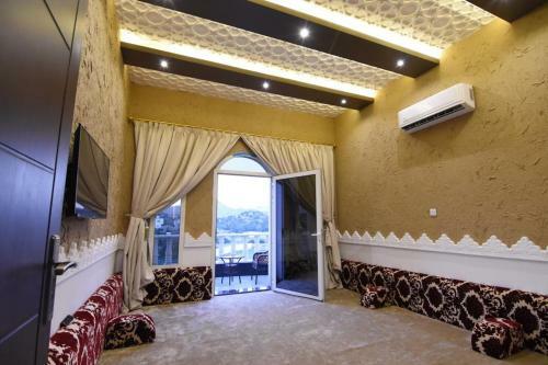 Golden White Hotel