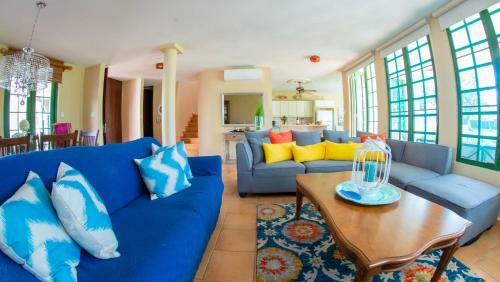 Villa Coral Reef- 4br With Community Pool Overlooking Ocean