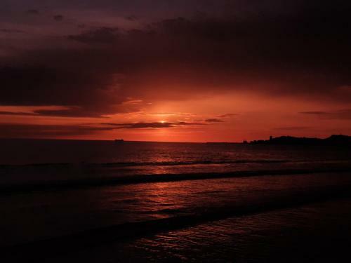 Sea & Sun Seaview Apartments { Fully Equipped }
