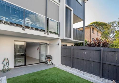 Exclusive Inner-city Townhouse / Ascot