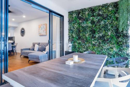 Exclusive Inner-city Townhouse / Ascot