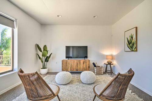 Luxury Home With Putting Green And Sunset Views!