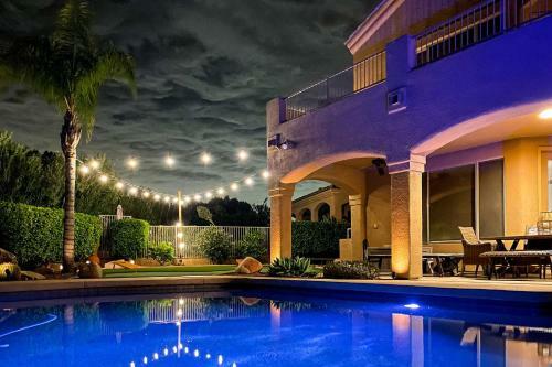 Luxury Home With Putting Green And Sunset Views!