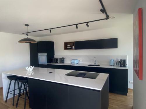Apartamento 2bd Designer Apt. 134m2 In Strassen