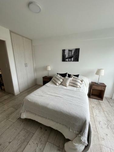 Apartamento Departamento De 2 Ambientes Con Cochera Privada