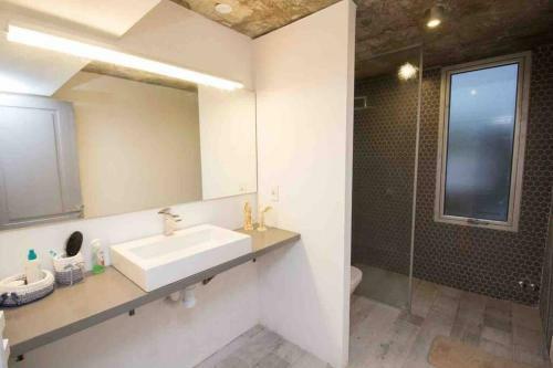 Espaciosa Casa Industrial, Espectacular Ubicaci�n.