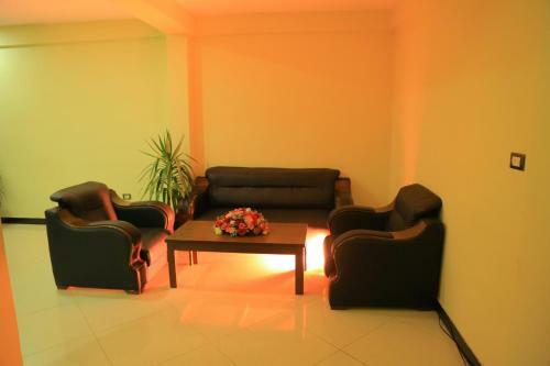 T.m.y Hotel