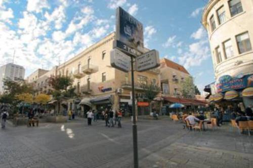 Apartamento Panoramic Balcony // Ben Yehuda // Street View 4