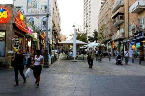 Apartamento Panoramic Balcony // Ben Yehuda // Street View 4