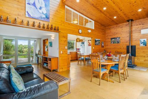 Te Horo Beach Retreat - Te Horo Beach Holiday Home