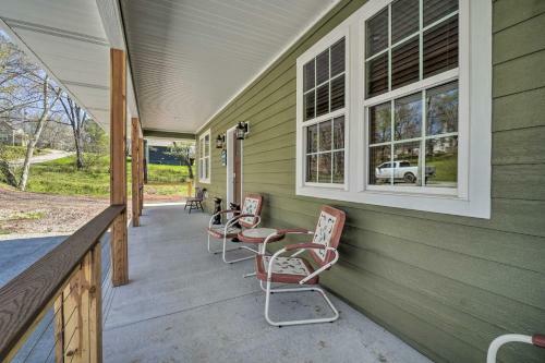 Modern Retreat With Deck Walk To White River!