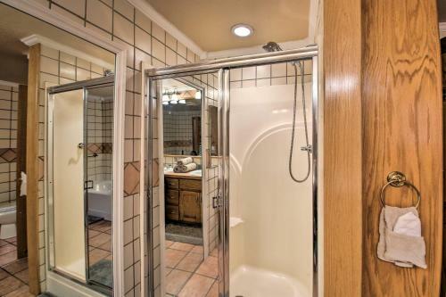 Lakefront Hot Springs Home With Grill And 2 Docks