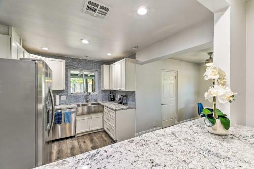 Sunny Phoenix Home With Large Yard And Gas Grill