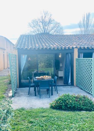 Apartamento Appart Dans R�sidence Avec Piscine � Arles