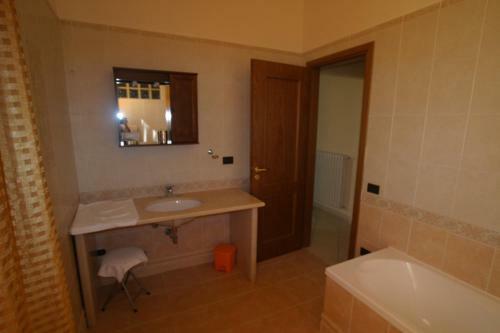 Hotel Tavernola - Locanda Di Campagna