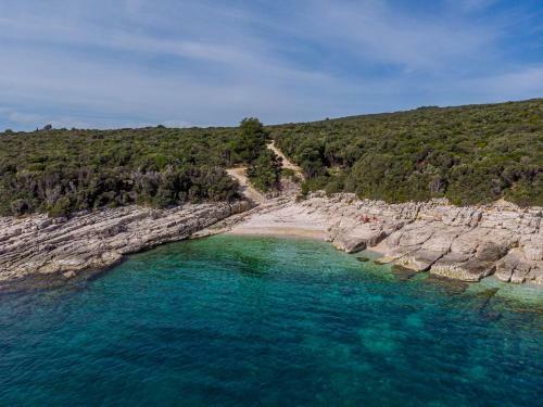 Apartamento Cottage On The Kavran Beach