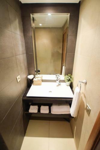Prestigia Modern Apartment - Free Coffee & Parking
