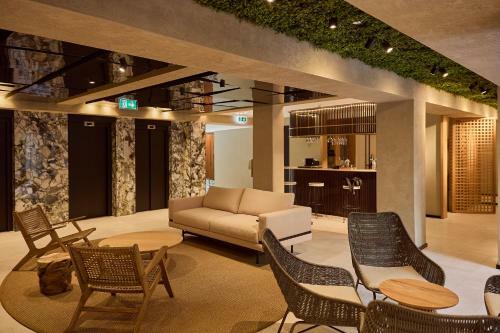 Omid Saldanha Hotel