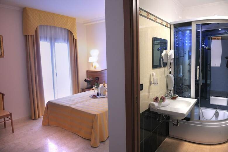 Fashion Hotel