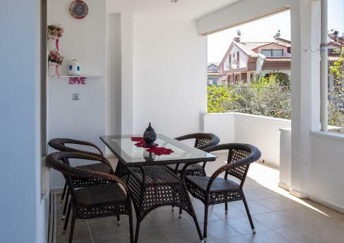 Apartamento Sun-drenched And Bright House With Backyard In Marmaris