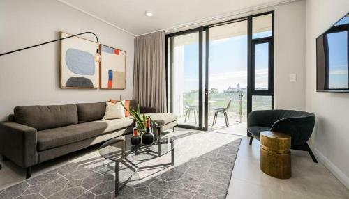 Bellalux Beachfront - Luxury 3 Bedroom Apartment