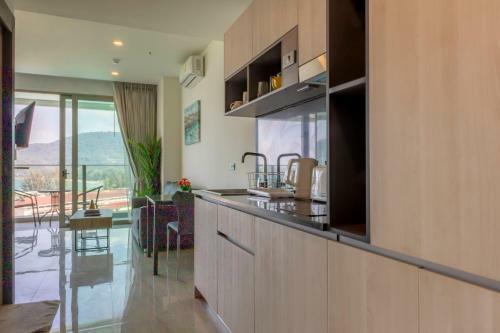 1 Bed Sea View Apartment Close To Beach - C51