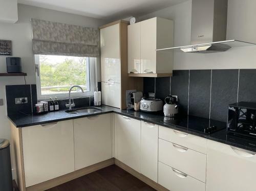 Olive House- 4 Bedroom Property On The Harbour!
