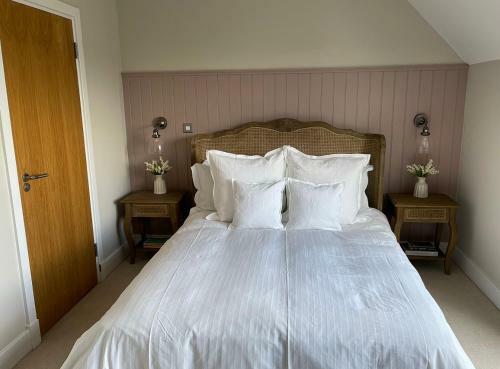 Olive House- 4 Bedroom Property On The Harbour!