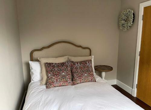 Olive House- 4 Bedroom Property On The Harbour!