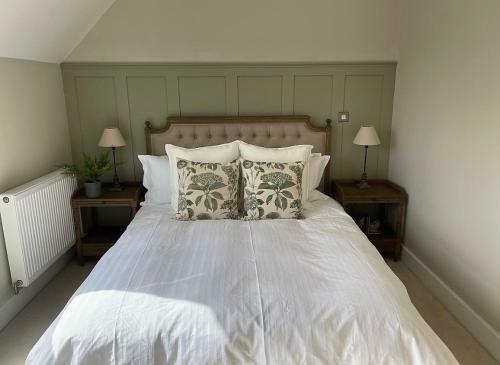 Olive House- 4 Bedroom Property On The Harbour!