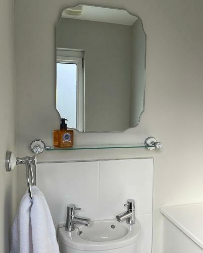 Olive House- 4 Bedroom Property On The Harbour!