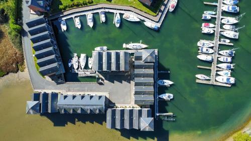 Olive House- 4 Bedroom Property On The Harbour!