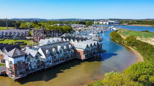 Olive House- 4 Bedroom Property On The Harbour!