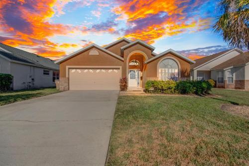 Two Master Bedrooms Pool Home Private Yard